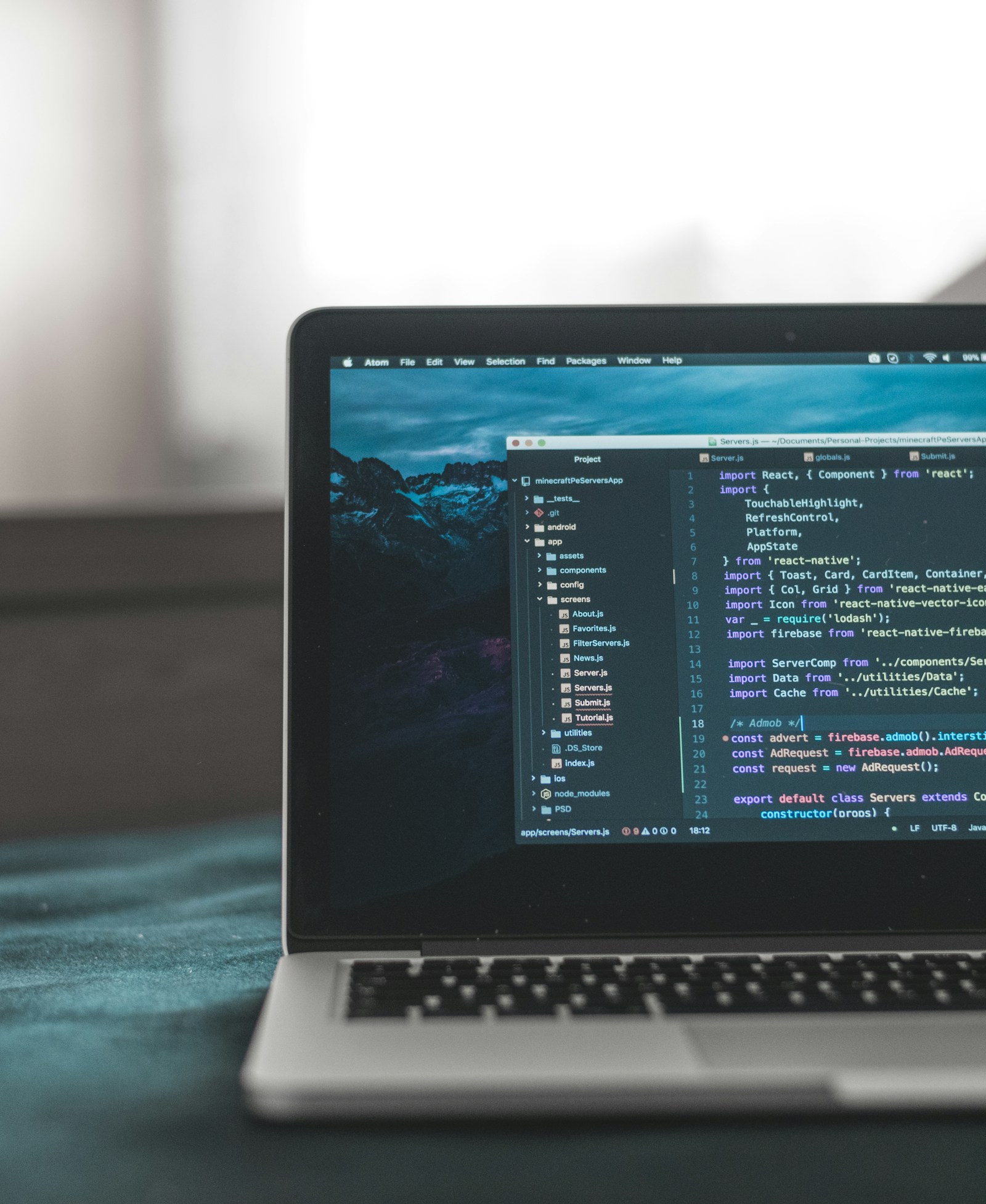 Web geliştirme için açık kod editörü